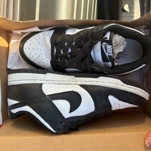 Nike Men's Black and White Low-Top Sneakers